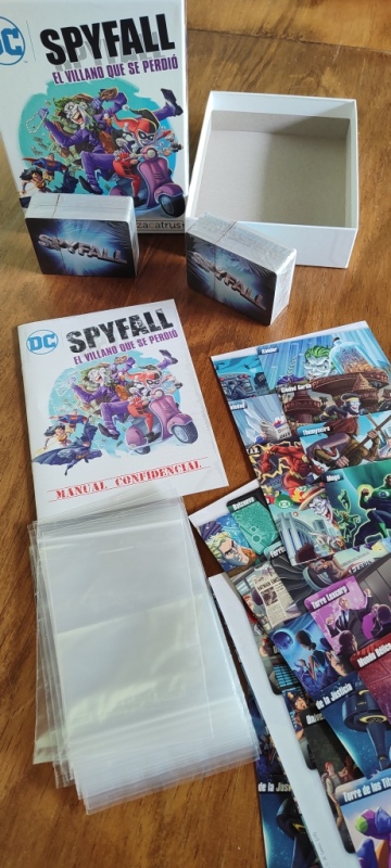 Foto del juego DC Spyfall – El Villano que se Perdió